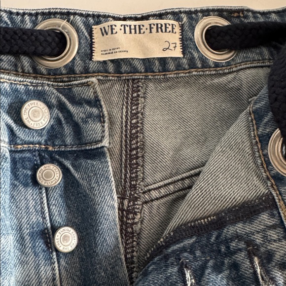 We The Free Moxie Low Slung Pull-on Barrel Faded Timeless Blue Jeans size 27 - Picture 3 of 8